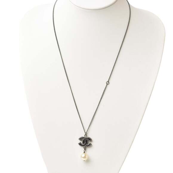 CHANEL Authentic Black Pearl Logo Necklace